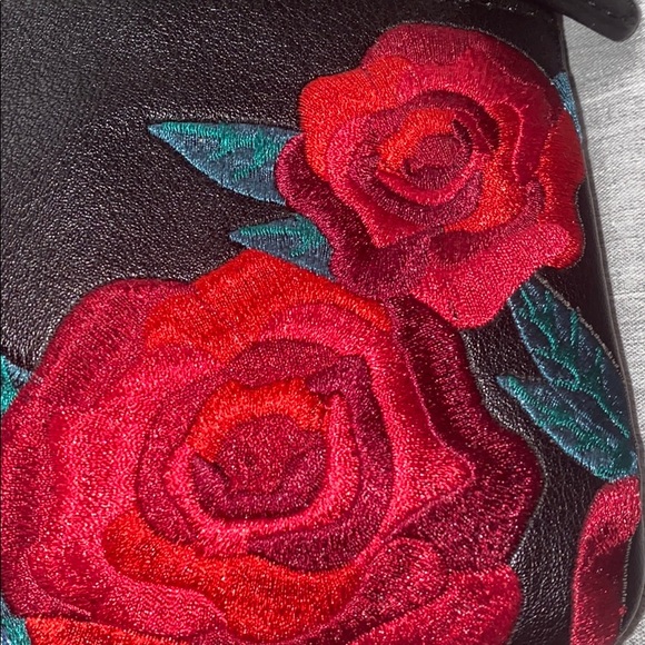 Guess wristlet with rose design - Picture 2 of 2